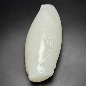 An Exquisite White Jade Bamboo Pattern Hand Piece