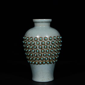 An Exquisite Ru yao Vase,Inlaid Turquoise