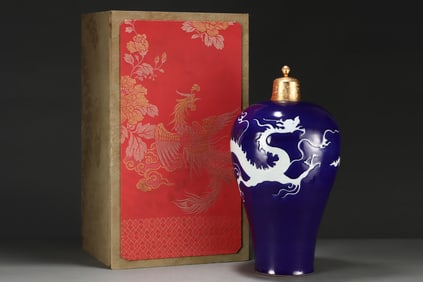 A Huge Ji Blue Glazed Dragon Pattern Vase,With Gilt Jar