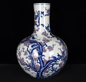 A Huge Doucai Flower and Bird Pattern Vase