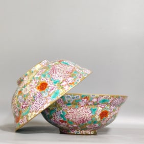 A Pair of Exquisite Gold Ground Famille-Rose Flower Pattern Bowls