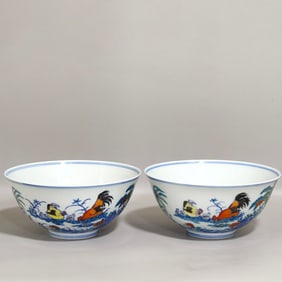 A Pair of Exquisite Doucai Flower and Rooster Pattern Bowls