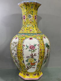 A Rare Yellow Ground Lotus Flower Pattern Vase