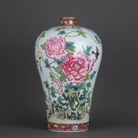 A Rare Famille-Rose Flower Bird Pattern Vase