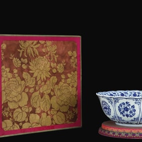 A Rare Blue and White Flower and Dragon Pattern Bowl