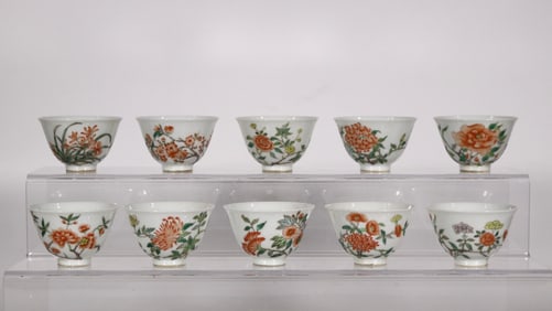A Pair of Rare  Famille-Rose Flower Pattern Cups
