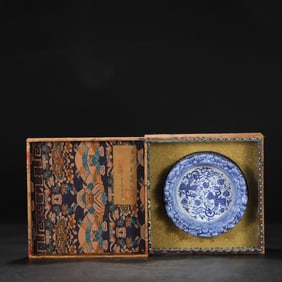 A Rare Blue and White Lotus Phoenix Pattern Brush Washer