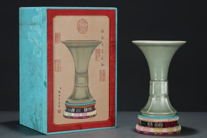 A Rare Longquan yao Celadon Glazed Vase