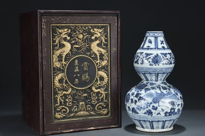 Blue and White Lotus Flower Phoenix Pattern Vase