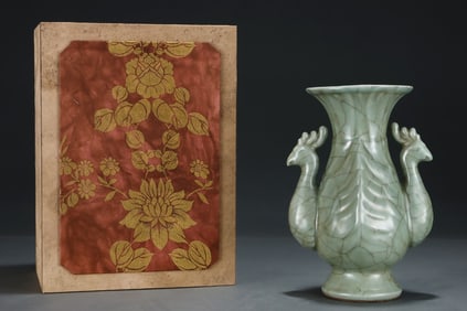 A Rare Guan yao double phoenix Vase