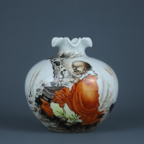 A Rare Iron-Red Ink Color Figure Pattern Vase