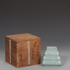 A Rare Guan yao Celadon Glzed Pot