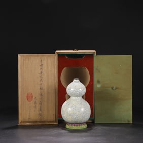 A Rare Ge yao Off-white Glazed Silver Mouth Vase