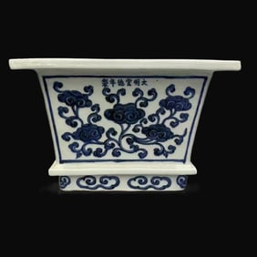 A Rare Blue and White Flower Pattern Flower Pot