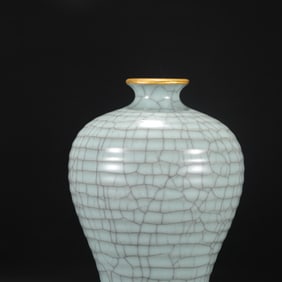 A Rare Guan yao Celadon Glazed Gold Mouth String Pattern Vase with an Imperial Poem by Emperor