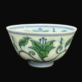 A Rare Peacock Green GlazeLotus Flower Pattern Cup