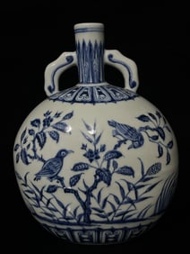 A Rare Blue and White Flower and Bird Pattern Vase