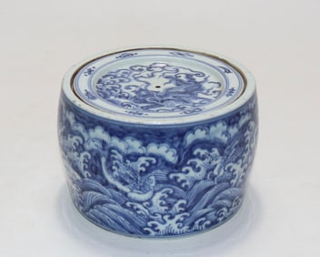 Blue and White Seawater Auspicious Beast Pattern Jar With a lid