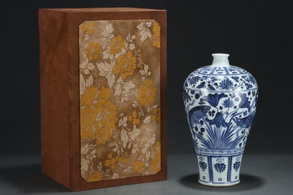 Blue and White Flower Fish-Lotus Pattern Vase