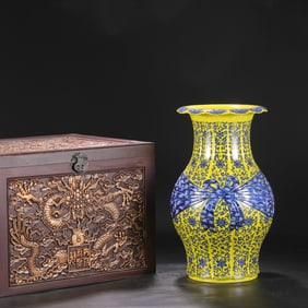 A Rare Yellow Ground Blue and White Lotus Flower Pattern Vase