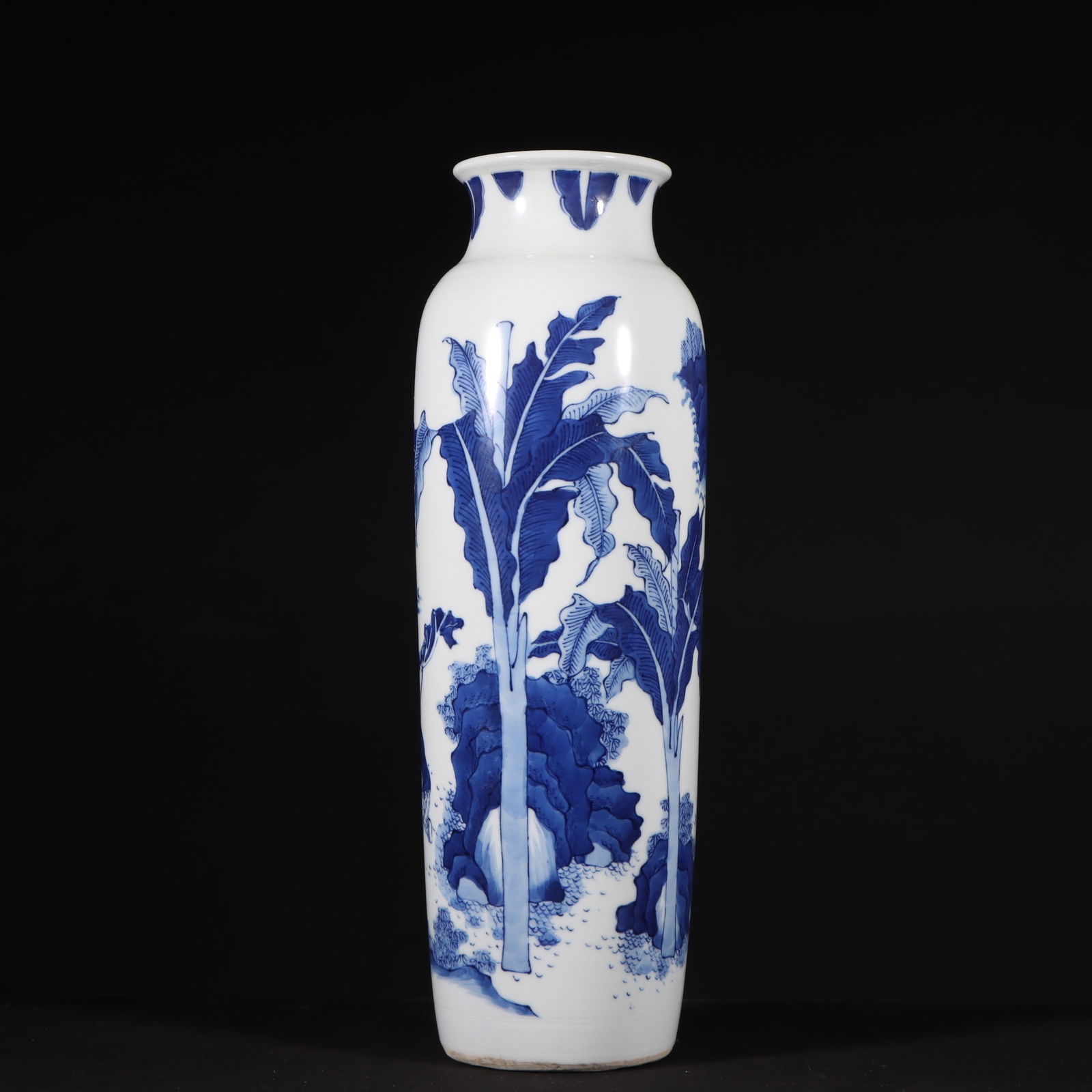 A Rare Blue and White Figures Pattern Vase: A Rare Blue and White Figures Pattern Vase,Ming Dynasty, China,Size:10.9inx3.6in 青花人物纹筒瓶,中国明代