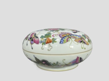 Famille-Rose Butterfly Flower Pattern Box