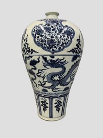 A Rare Blue and White Double Dragon Pattern Vase