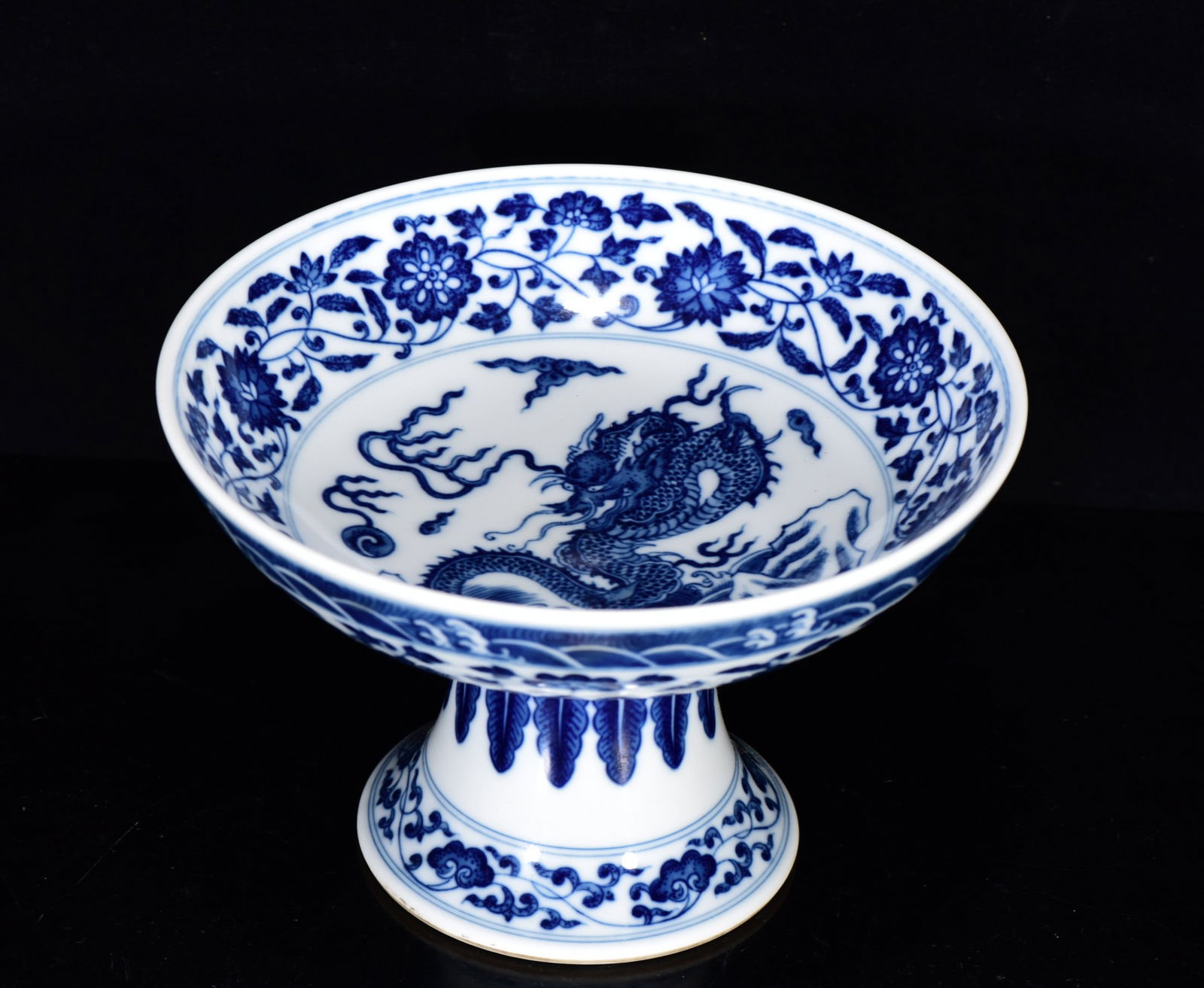 An Exquisite Blue and White Dragon Pattern Stem Plate