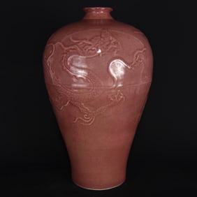 An Exquisite Red Glazed Dragon Pattern Vase