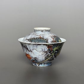 An Exquisite Famille-Rose Dragon Pattern With Cover Bowl