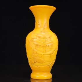 An Exquisite Glass Figure Pattern Vase
