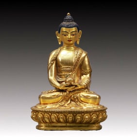 A Solemn Gilt Bronze Statue of Sakyamuni