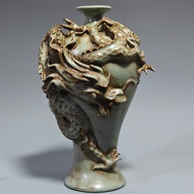 An Exquisite Ru yao Dragon Pattern Vase