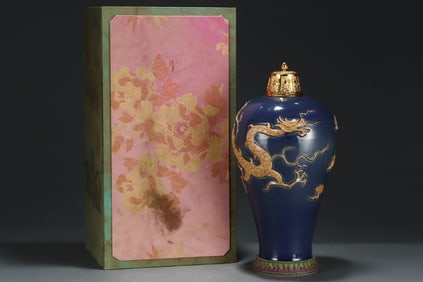 A Huge Ji Blue Glazed Dragon Pattern Vase