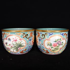 A Pair of Exquisite Enamel Flower and Bird Pattern Cups