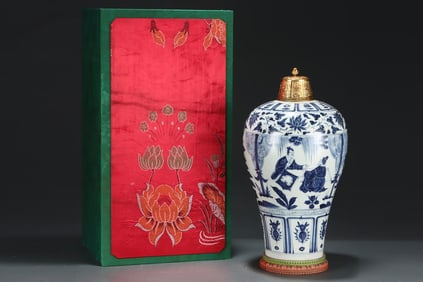 A Huge Blue and White Figure Pattern Vase