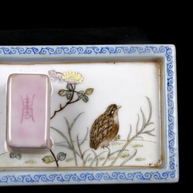 An Exquisite Famille-Rose Flower Pattern Brush Holder