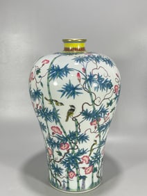 An Exquisite Doucai Flower and Bird Pattern Vase