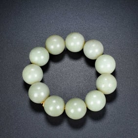 An Exquisite White Jade Bracelets