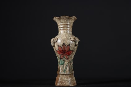 An Exquisite Cai yao  Flower Pattern Sheep-Ears Vase