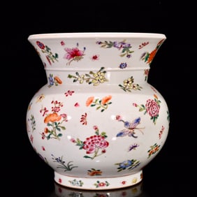 An Exquisite Famille-Rose Flower Pattern Vase