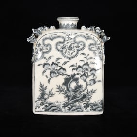 An Exquisite Blue and White Peach Pattern Dragon-Ears Vase
