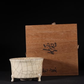 An Exquisite Ge yao Tripod Censer