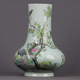 An Exquisite Enamel Flower and Bird Pattern Vase