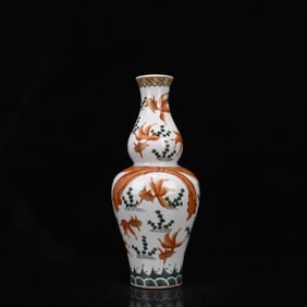 An Exquisite Enamel Iron-Red Painted Gold Fish Pattern Gourd Vase