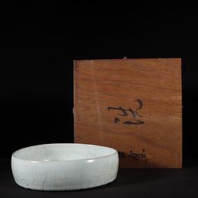 An Exquisite Guan yao White Glazed Dragon Pattern Brush Washer