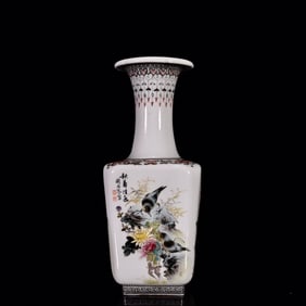 An Exquisite Famille-Rose Flower and Bird Pattern Vase