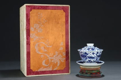 A Precious Blue and White Fish Pattern With Cover Bowl,With Base