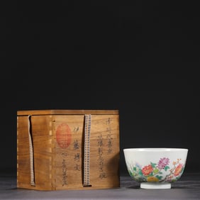 An Exquisite Enamel Flower Pattern Bowl