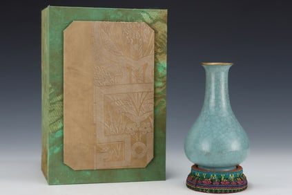 An Exquisite Ruyao Vase